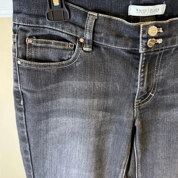 Trendy White House Black Market Black Denim Capri Sz 6 - Picture 3 of 7